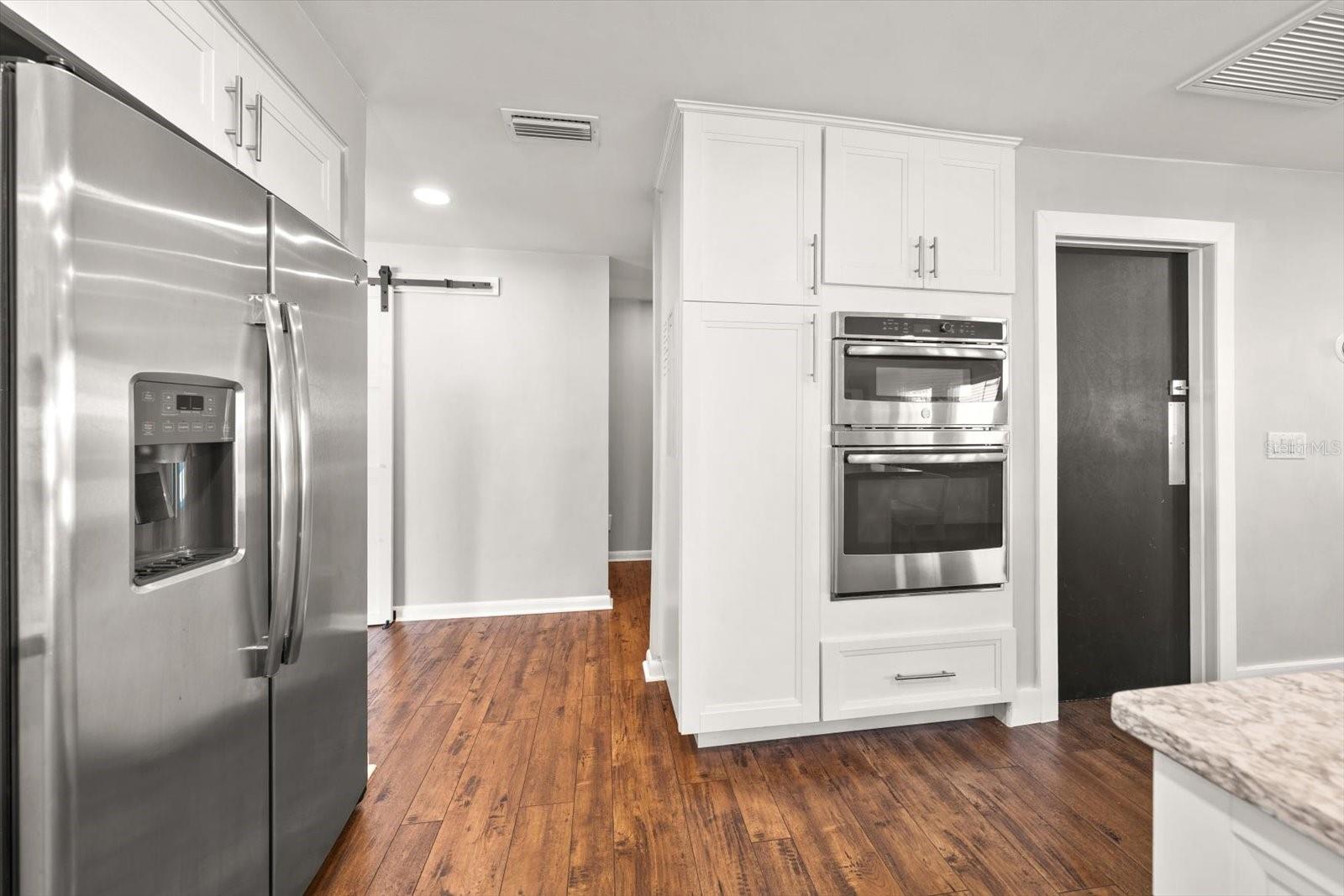 Image 6 of 49 For 1049 Mccarty Street