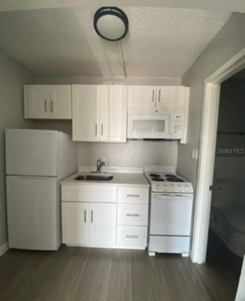 Image 4 of 6 For 515 Bon Air Street 240