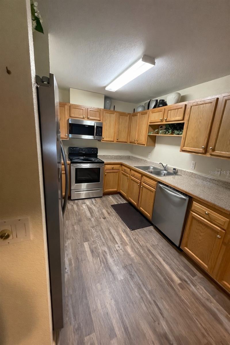 Image 2 of 14 For 913 Tropical Circle Nw