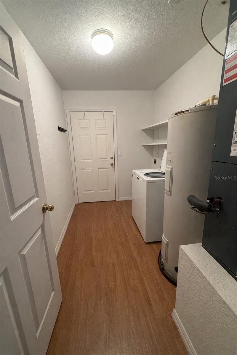 Image 4 of 14 For 913 Tropical Circle Nw