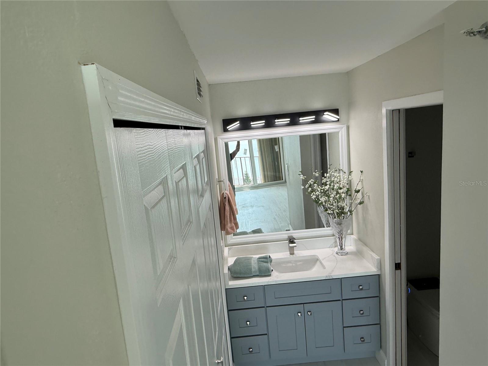 Image 40 of 100 For 2530 Gary Circle 802