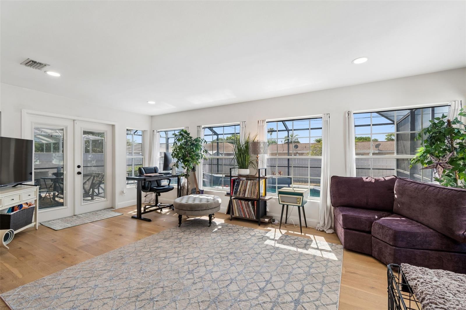 Image 14 of 56 For 1850 Lombardy Drive