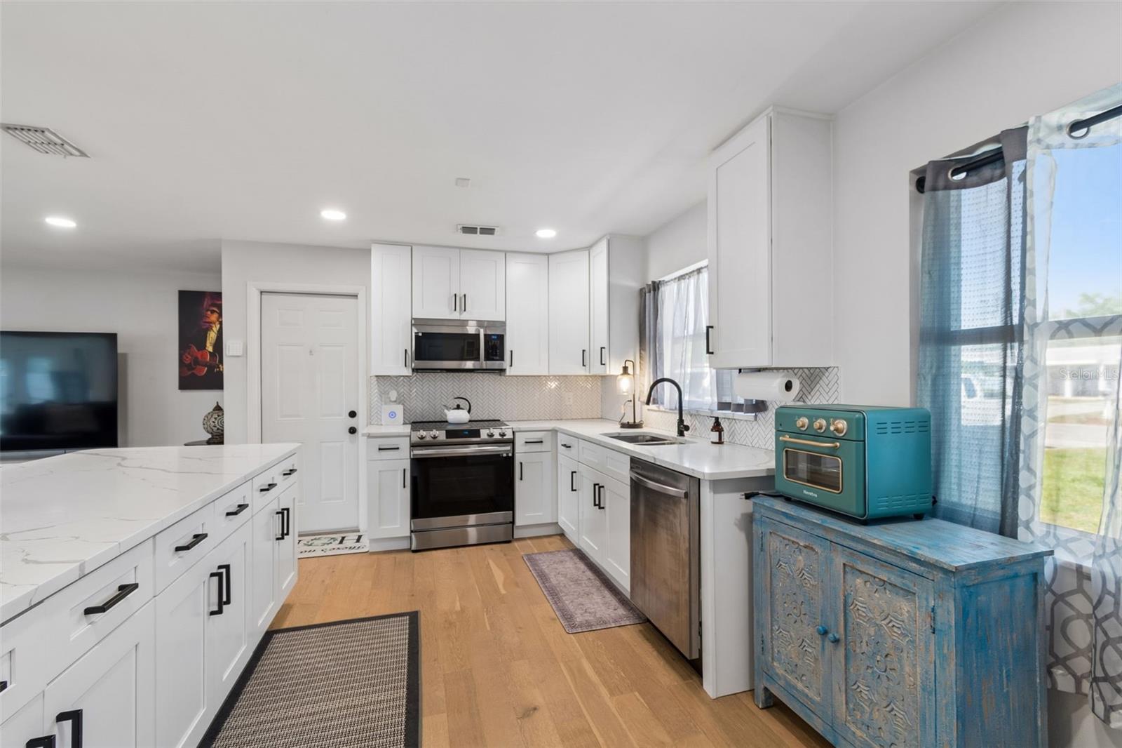 Image 21 of 56 For 1850 Lombardy Drive