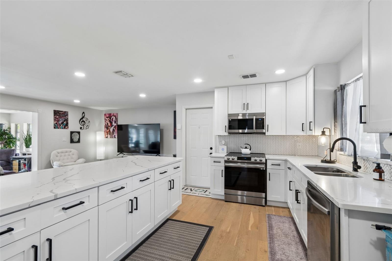 Image 22 of 56 For 1850 Lombardy Drive