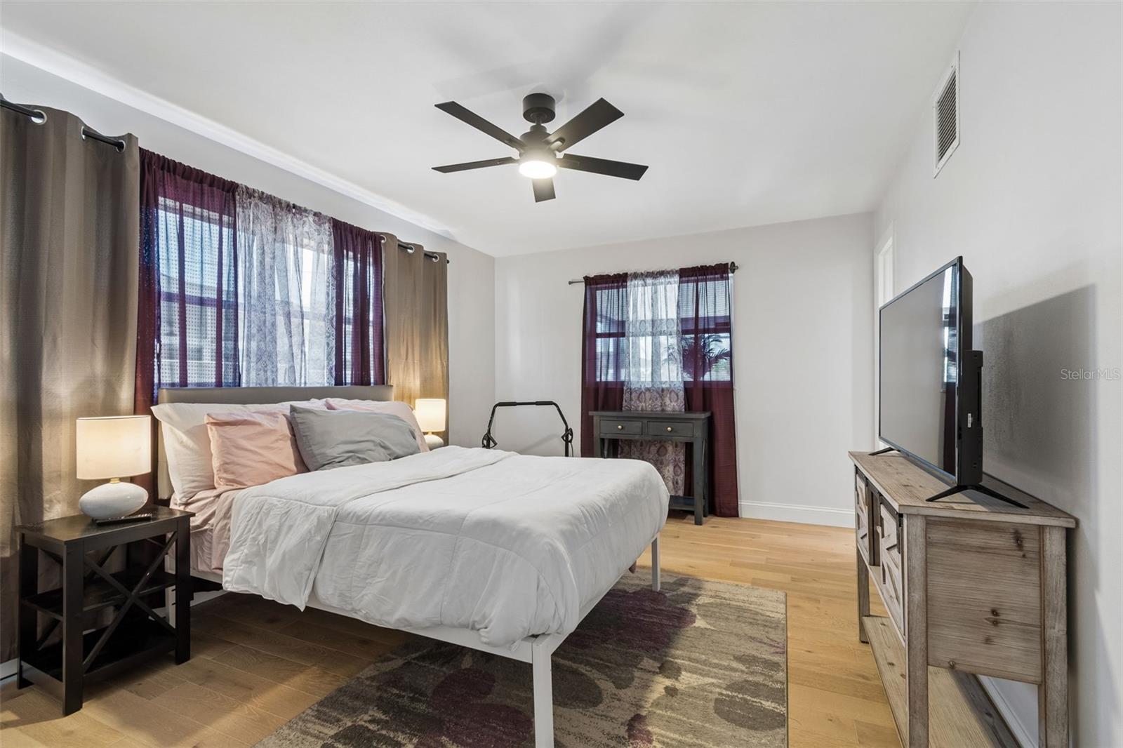 Image 24 of 56 For 1850 Lombardy Drive