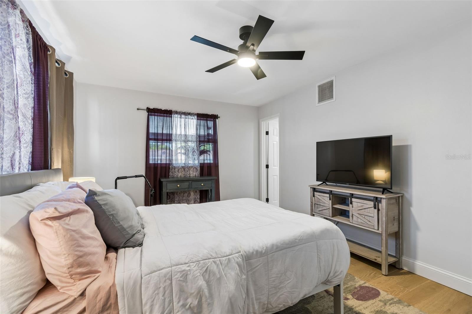 Image 25 of 56 For 1850 Lombardy Drive