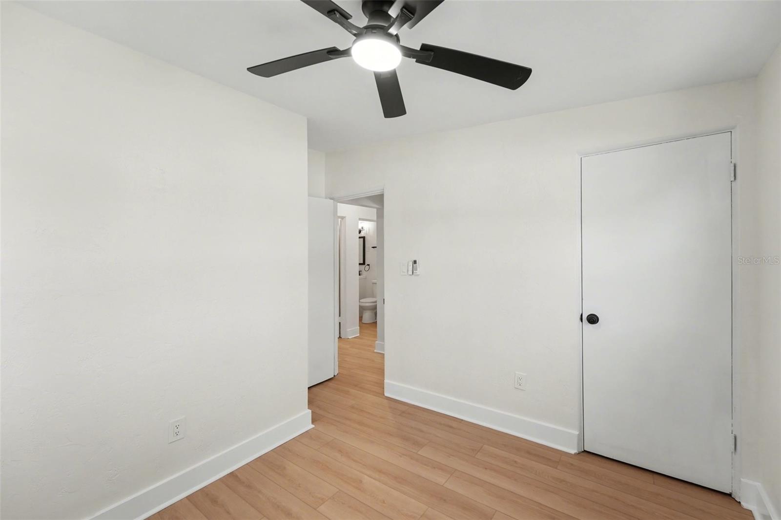 Image 22 of 35 For 9482 Crestview Street