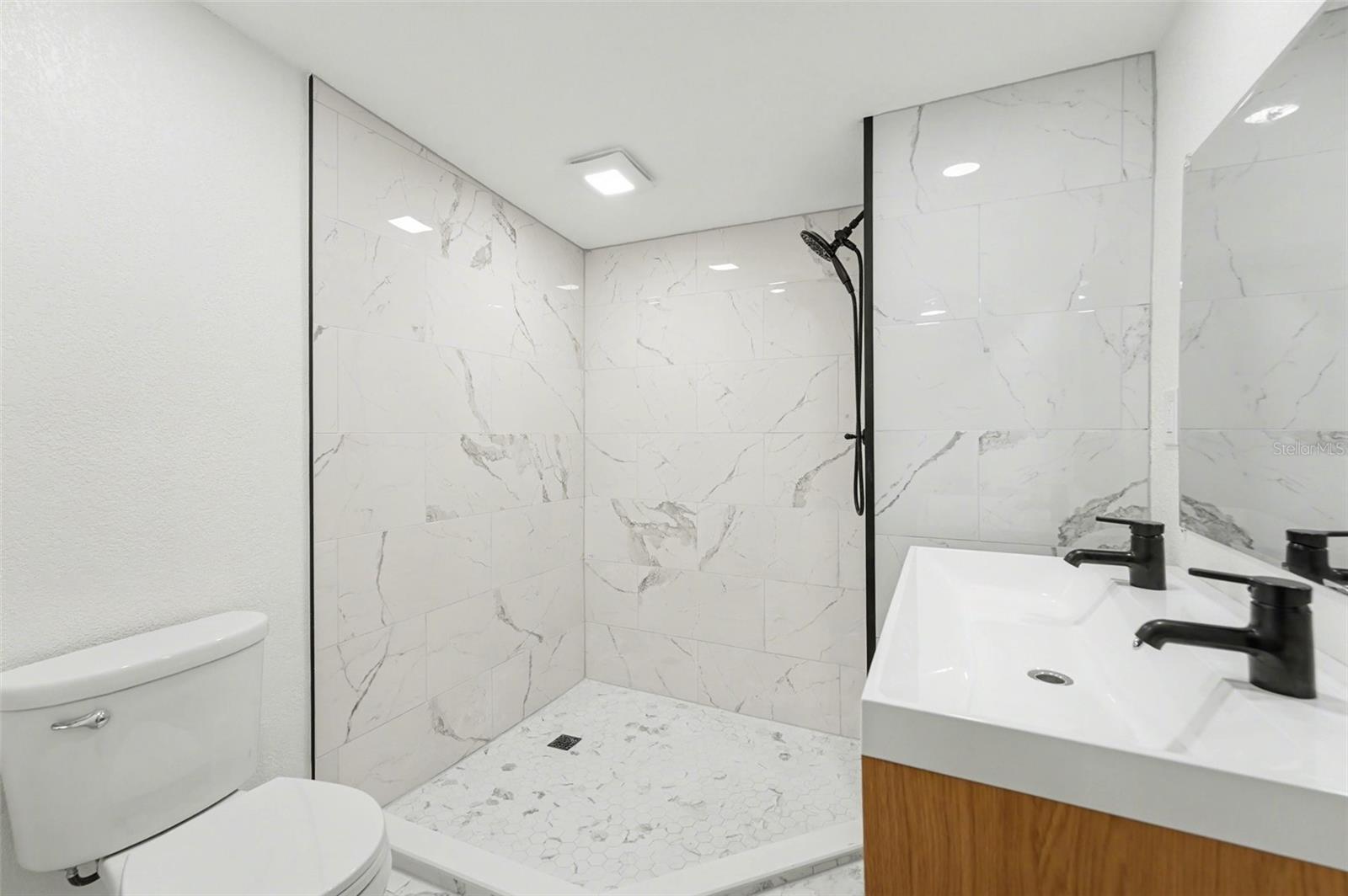 Image 24 of 35 For 9482 Crestview Street