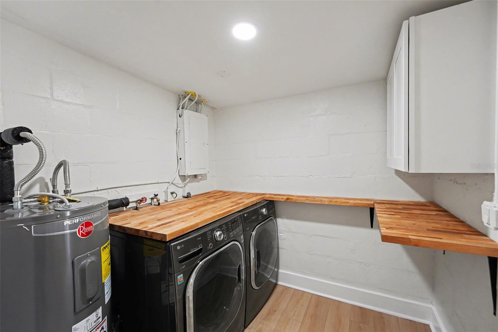 Image 26 of 35 For 9482 Crestview Street