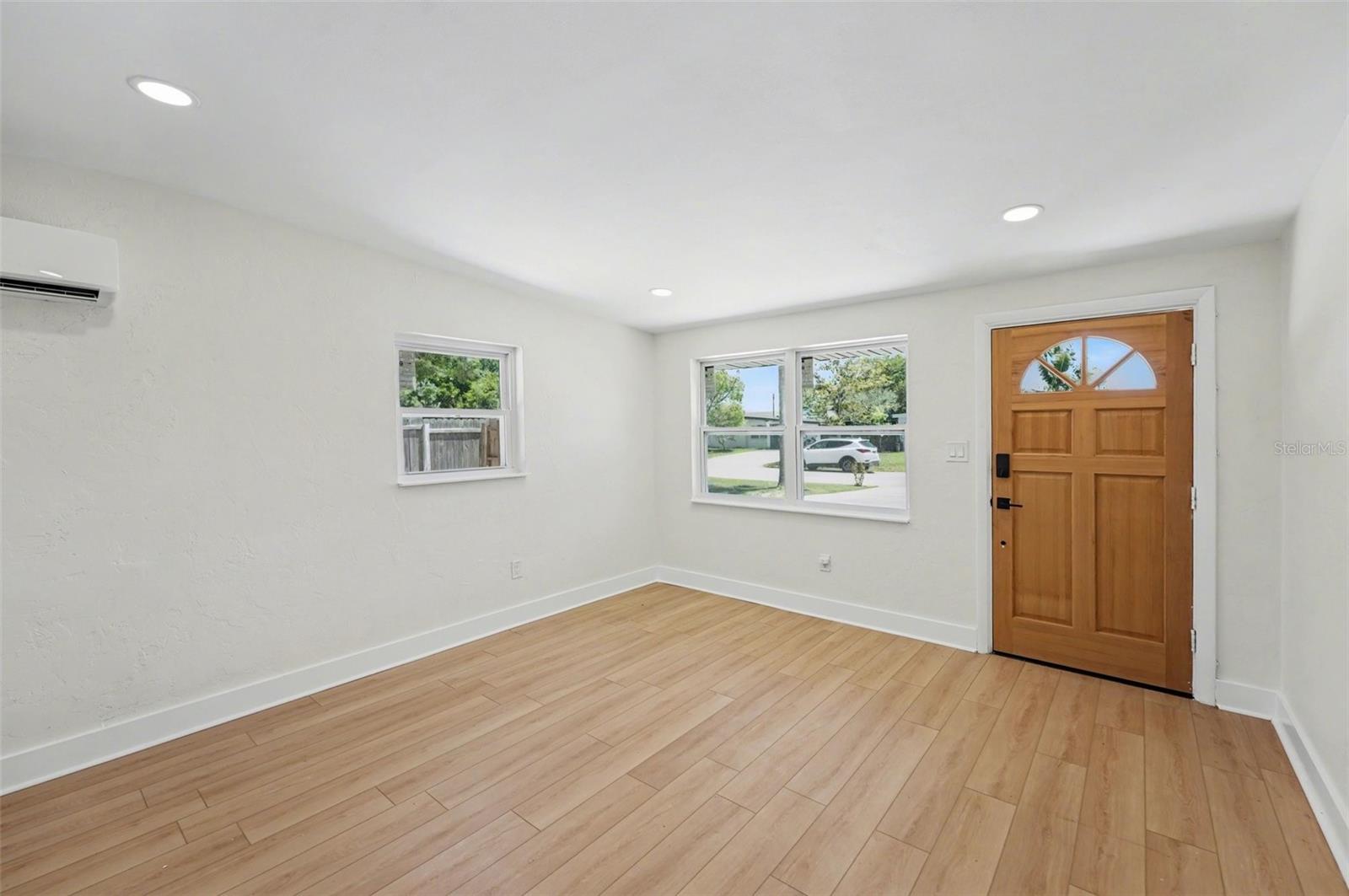 Image 6 of 35 For 9482 Crestview Street