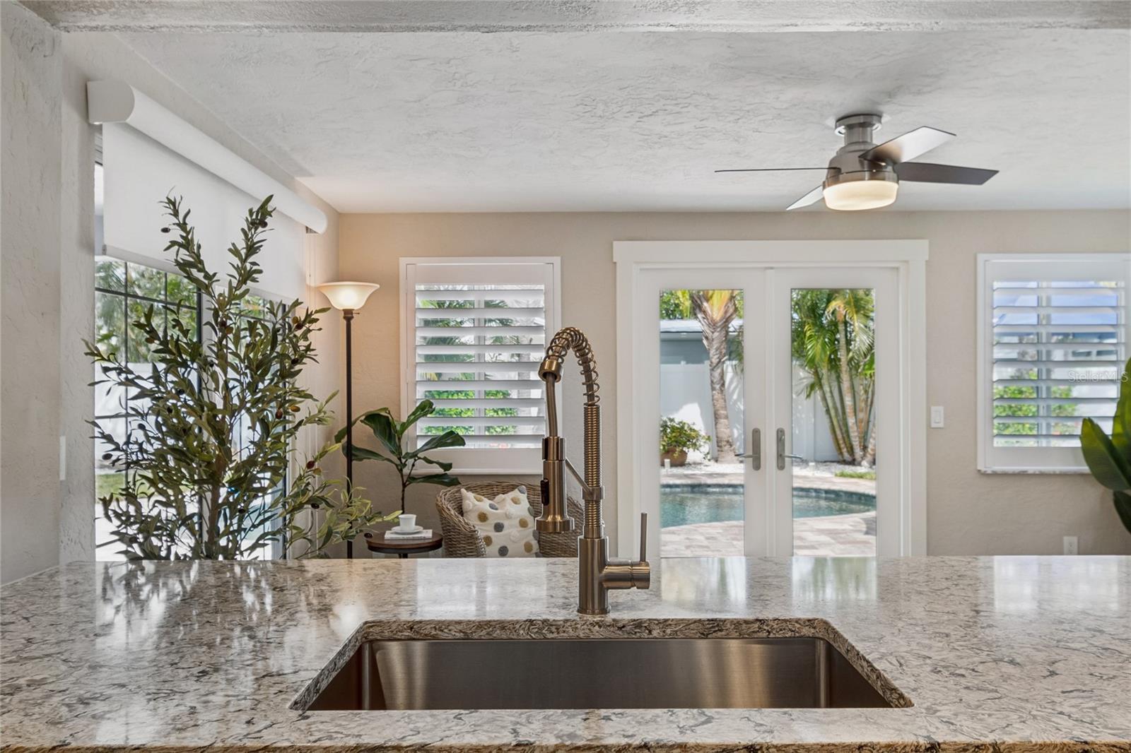 Listing photo id 11 for 230 Julia Circle