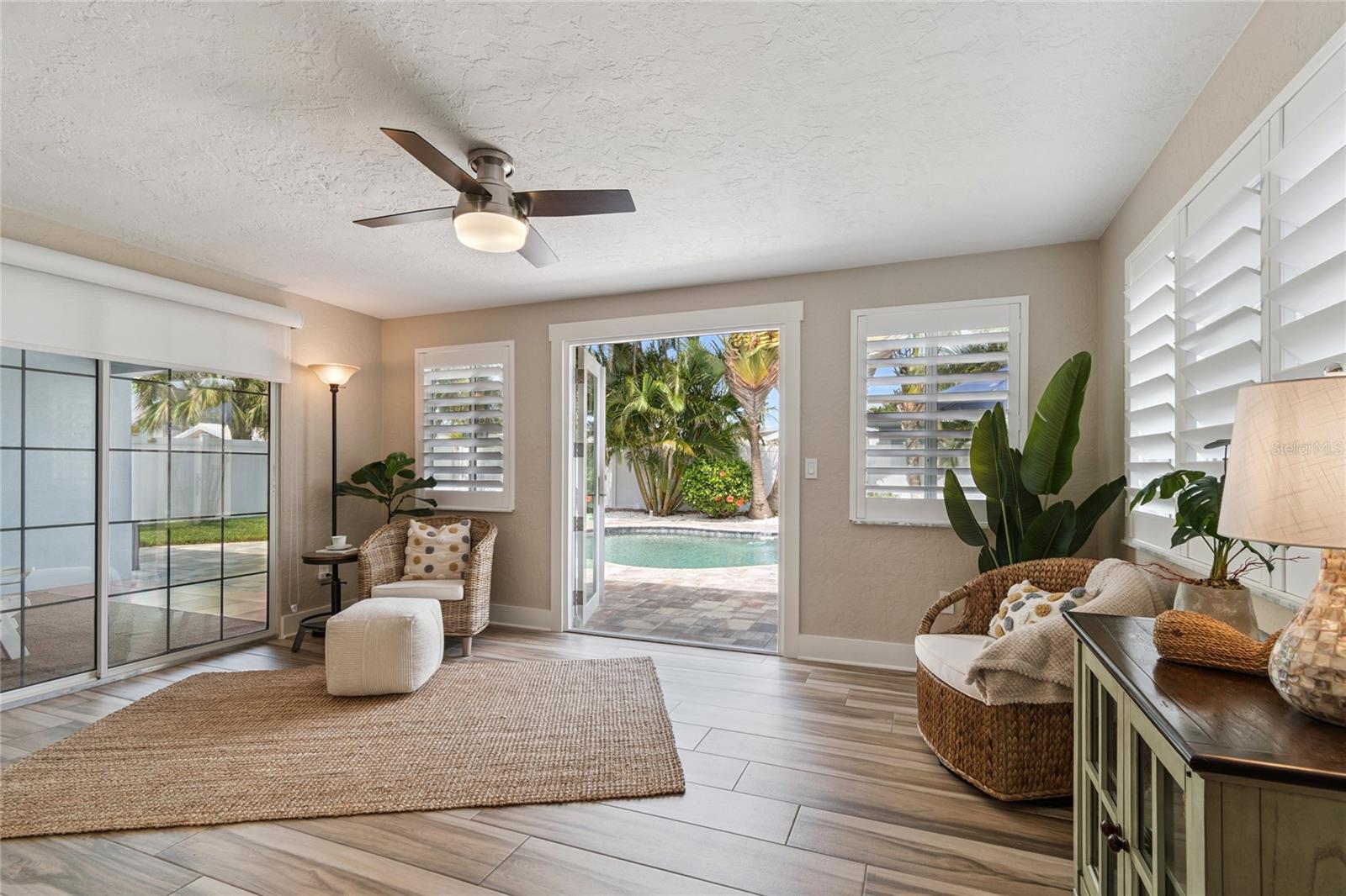 Listing photo id 12 for 230 Julia Circle