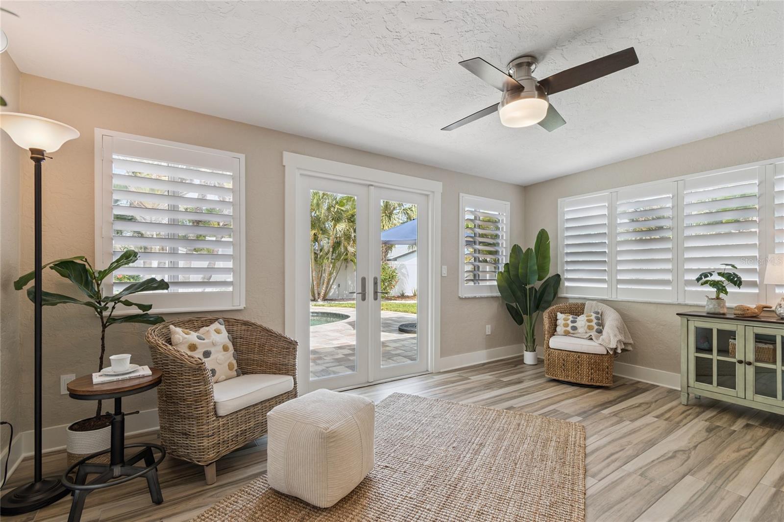 Listing photo id 13 for 230 Julia Circle