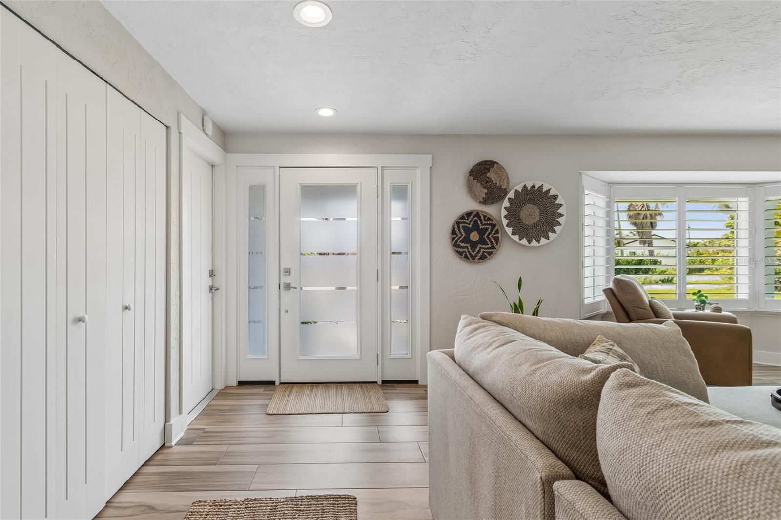 Listing photo id 14 for 230 Julia Circle