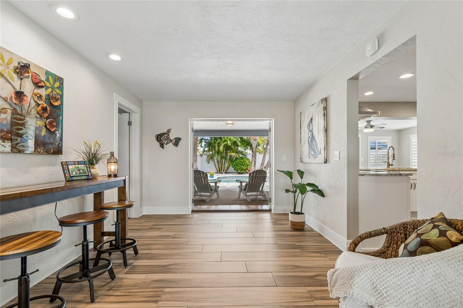 Listing photo id 17 for 230 Julia Circle