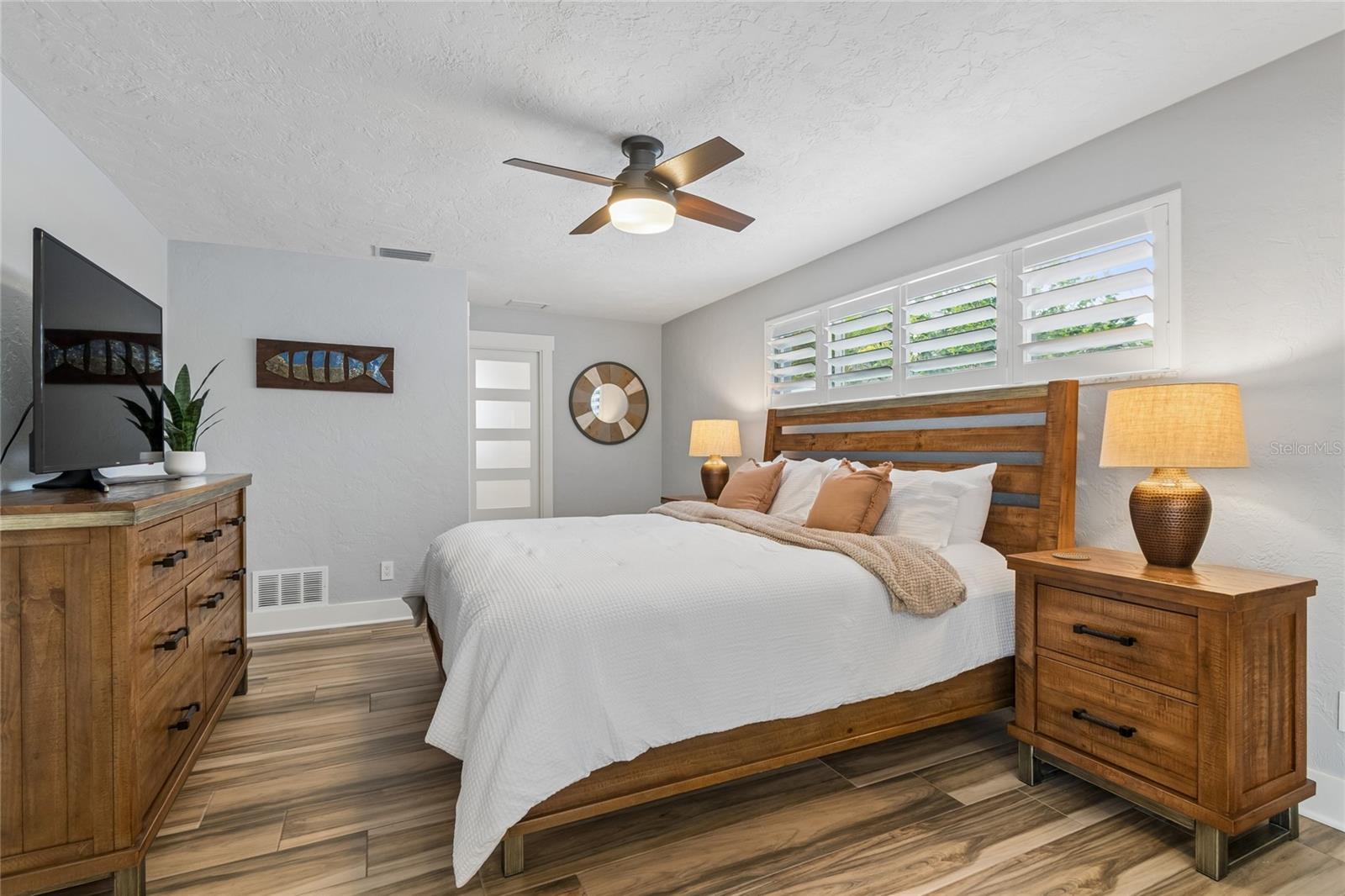 Listing photo id 20 for 230 Julia Circle