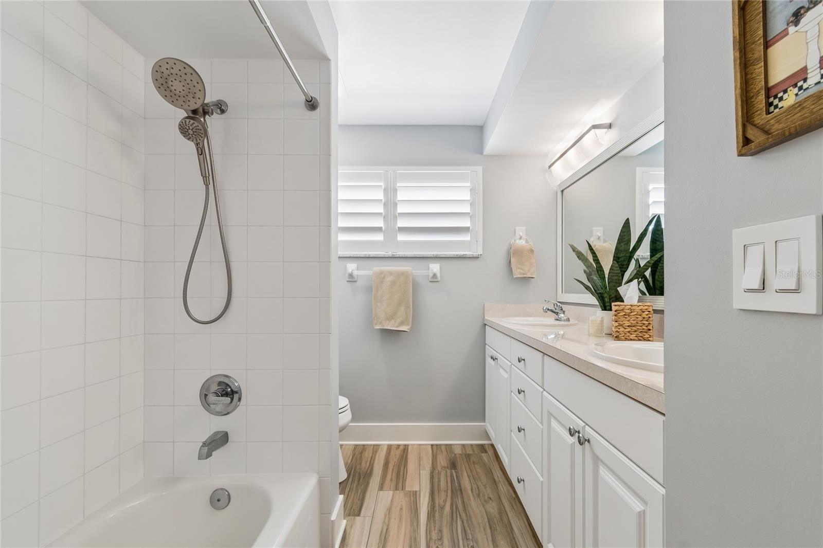 Listing photo id 27 for 230 Julia Circle