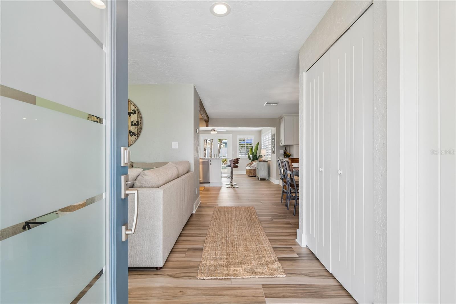 Listing photo id 6 for 230 Julia Circle