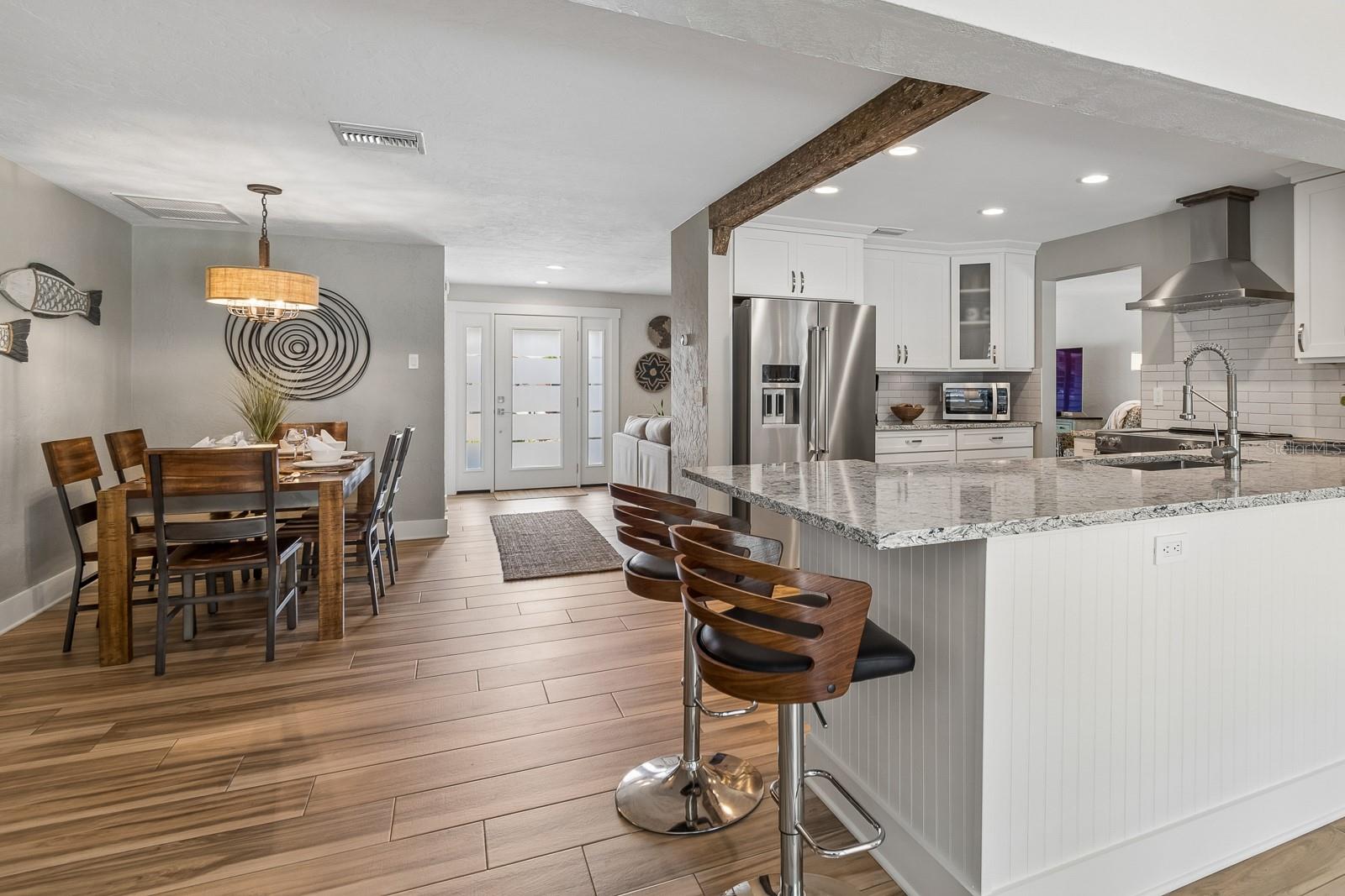 Listing photo id 7 for 230 Julia Circle