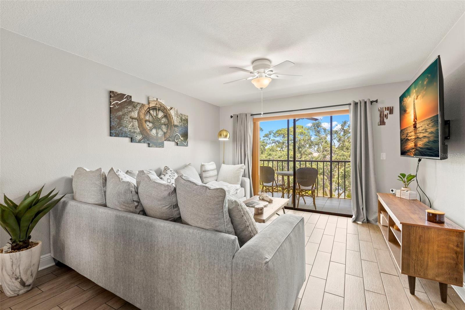 Image 10 of 26 For 5817 Park Street N 406