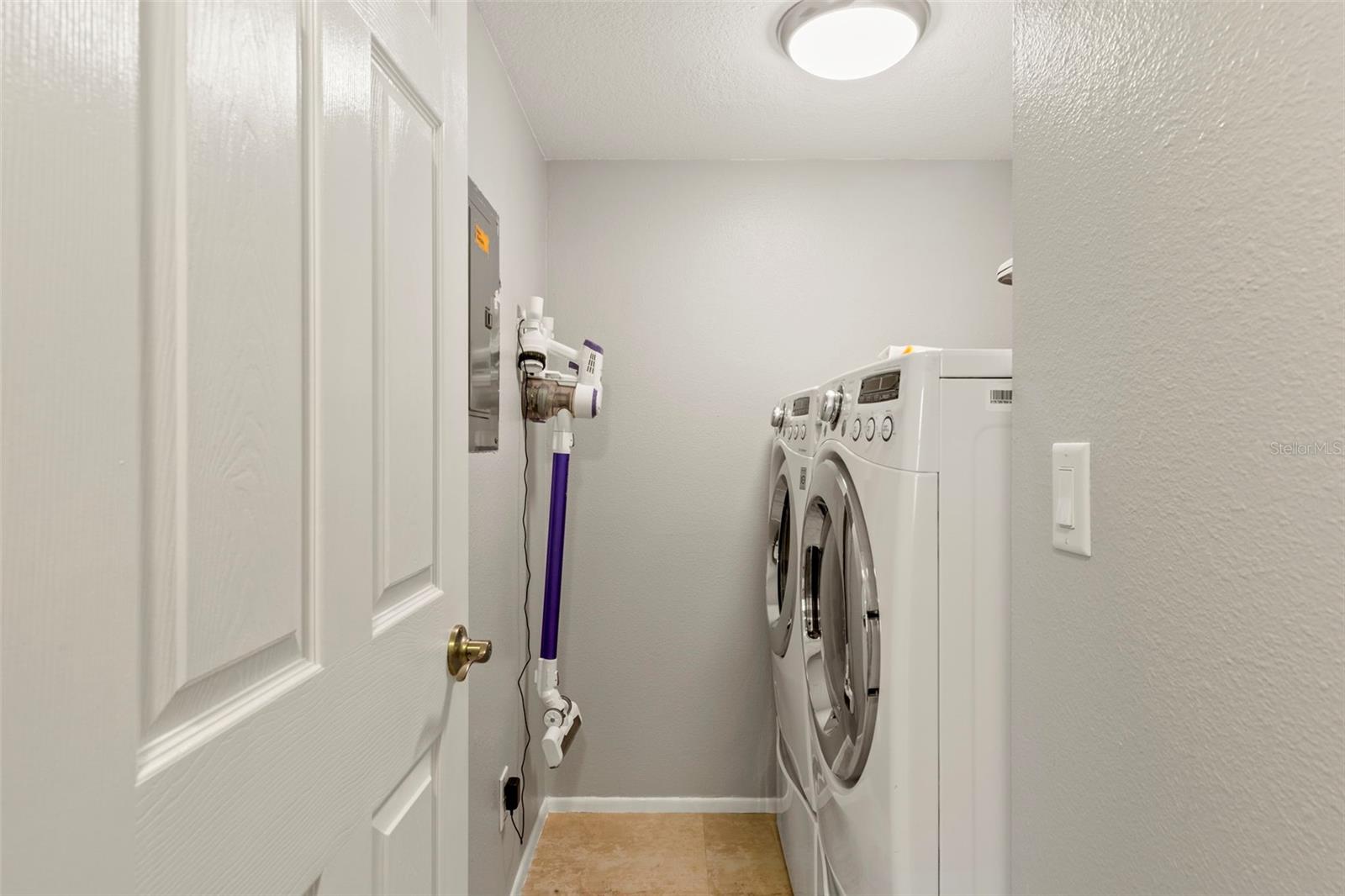 Image 15 of 26 For 5817 Park Street N 406