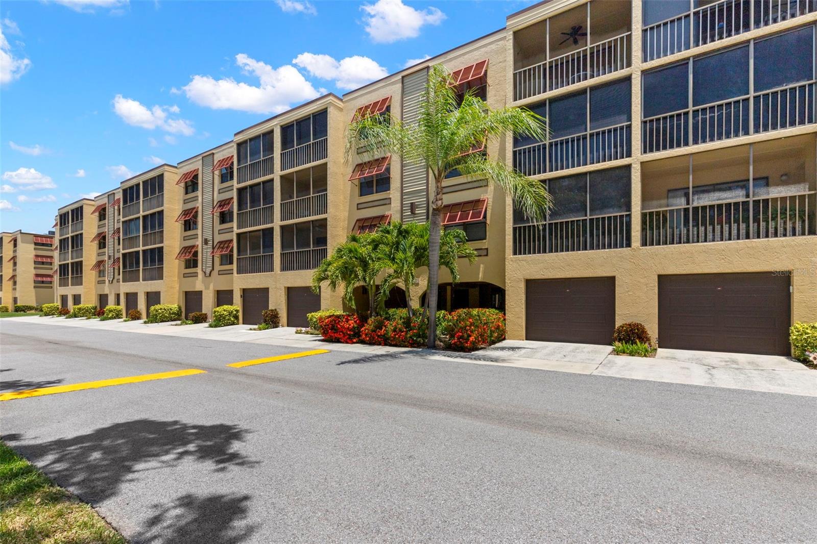 Image 2 of 26 For 5817 Park Street N 406