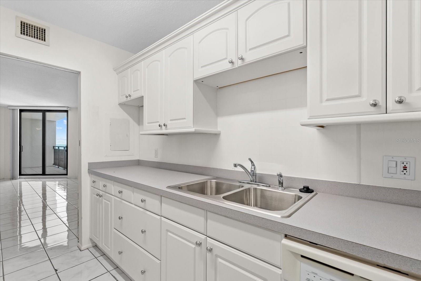 Image 11 of 44 For 4822 Ocean Boulevard 11e