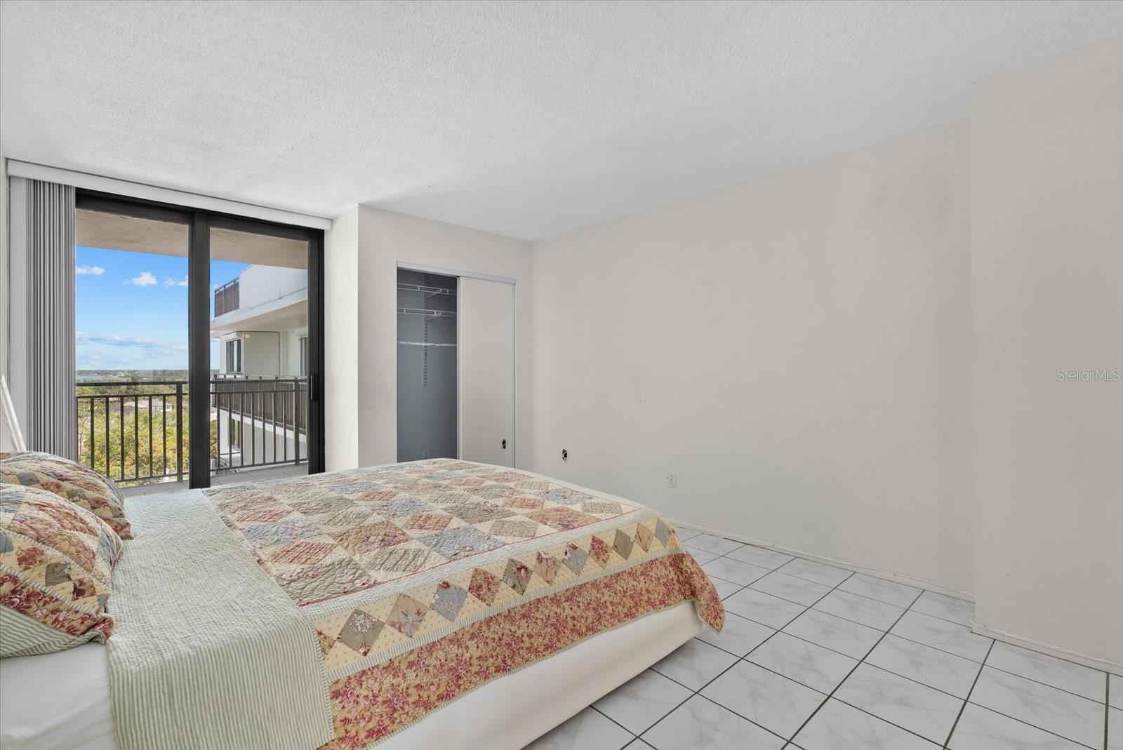 Image 13 of 44 For 4822 Ocean Boulevard 11e