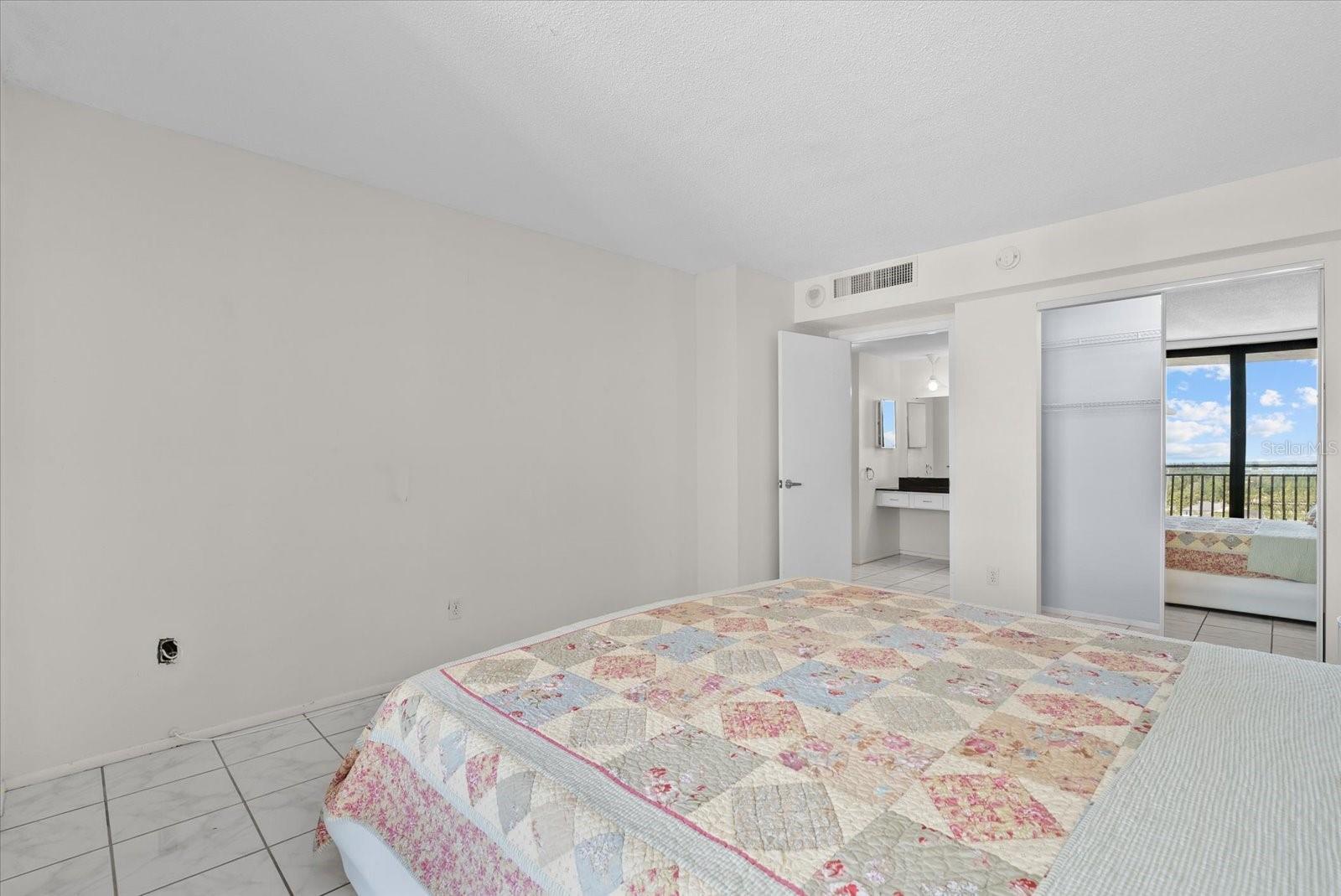 Image 15 of 44 For 4822 Ocean Boulevard 11e