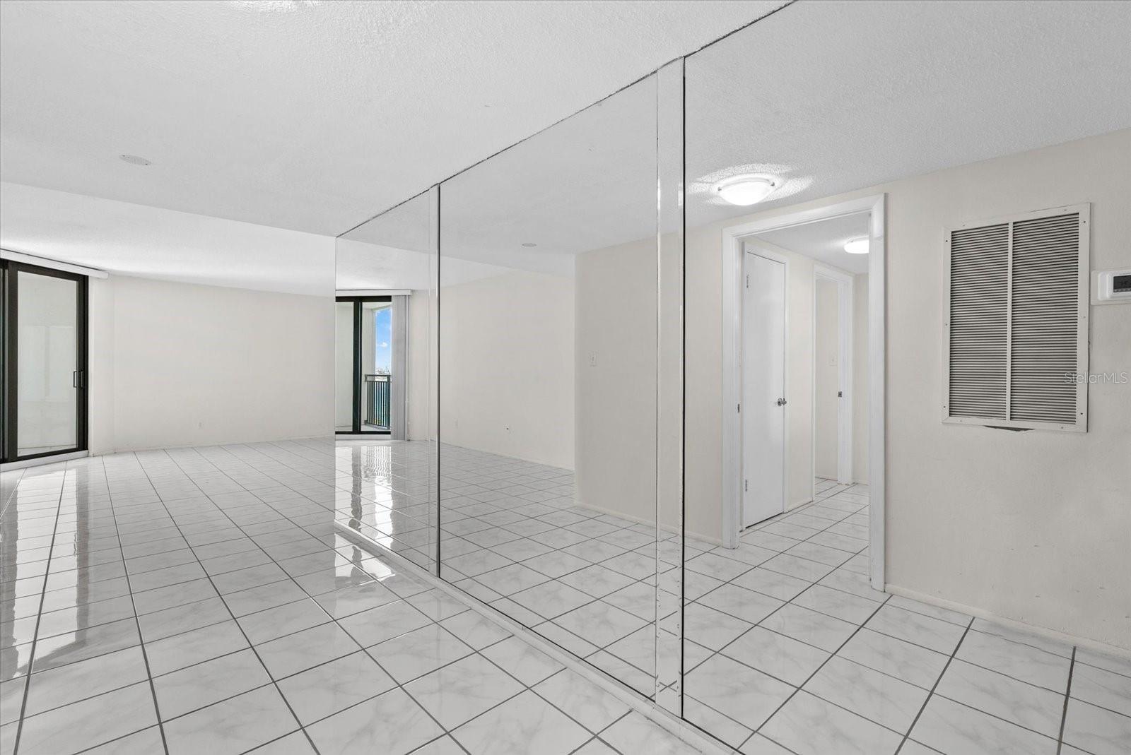 Image 2 of 44 For 4822 Ocean Boulevard 11e