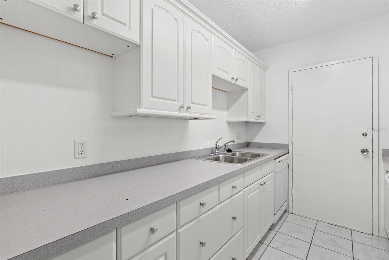 Image 8 of 44 For 4822 Ocean Boulevard 11e