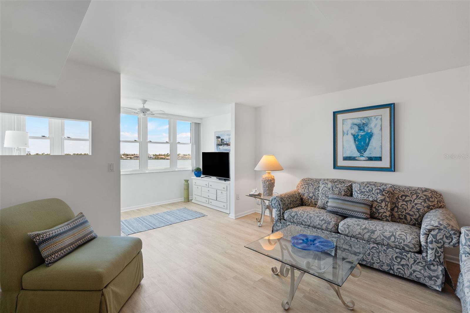 Image 13 of 70 For 5130 Brittany Drive S 505