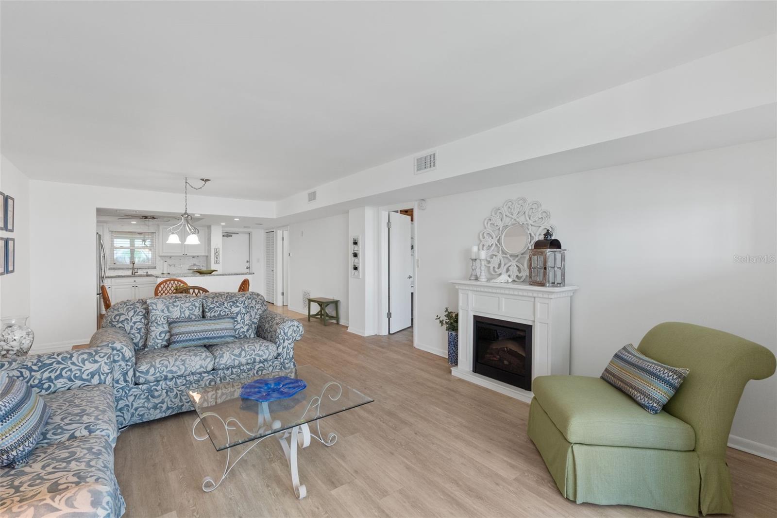 Image 15 of 70 For 5130 Brittany Drive S 505