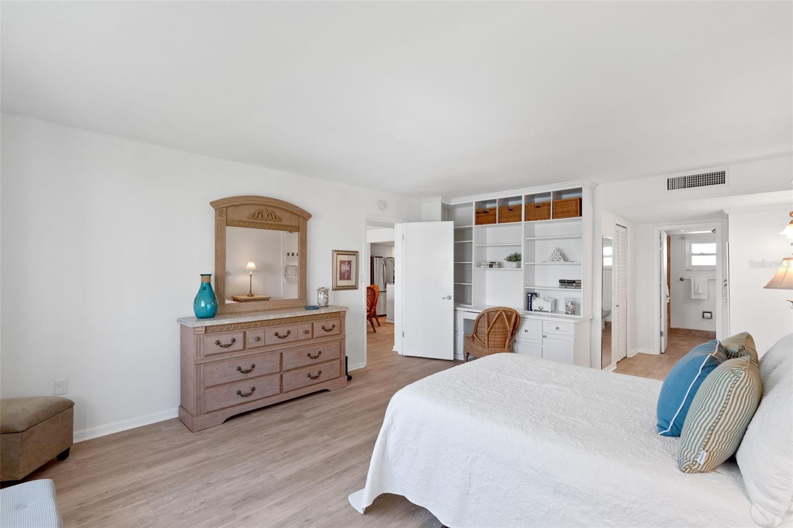 Image 21 of 70 For 5130 Brittany Drive S 505