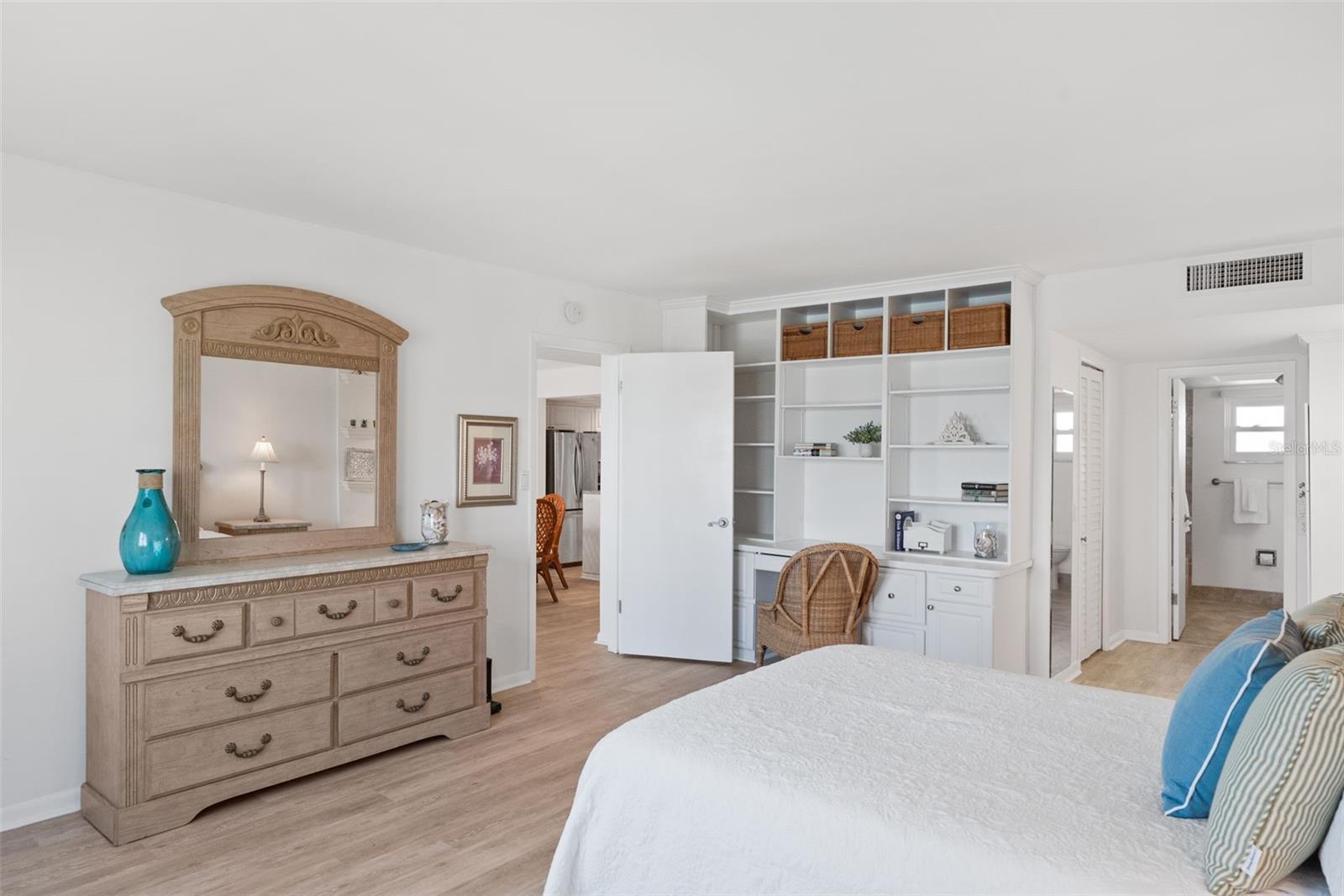 Image 22 of 70 For 5130 Brittany Drive S 505