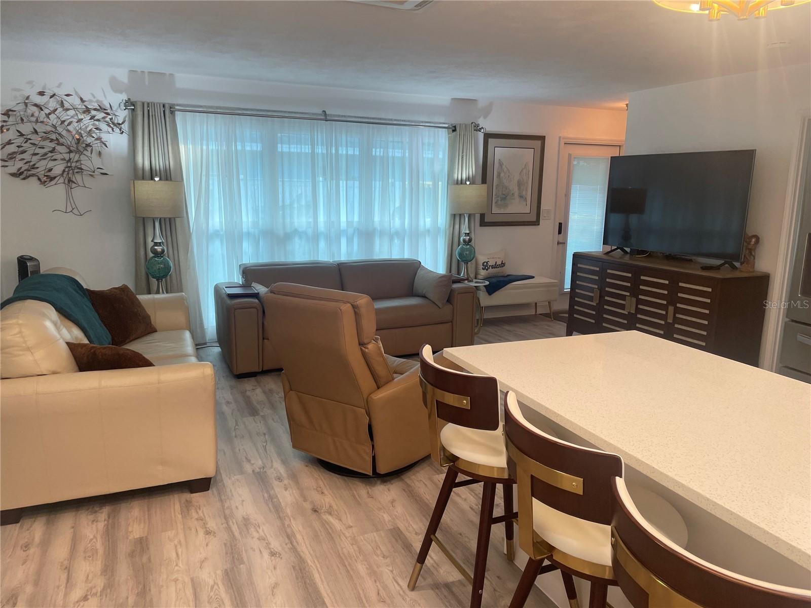 Image 11 of 16 For 515 1st Avenue E