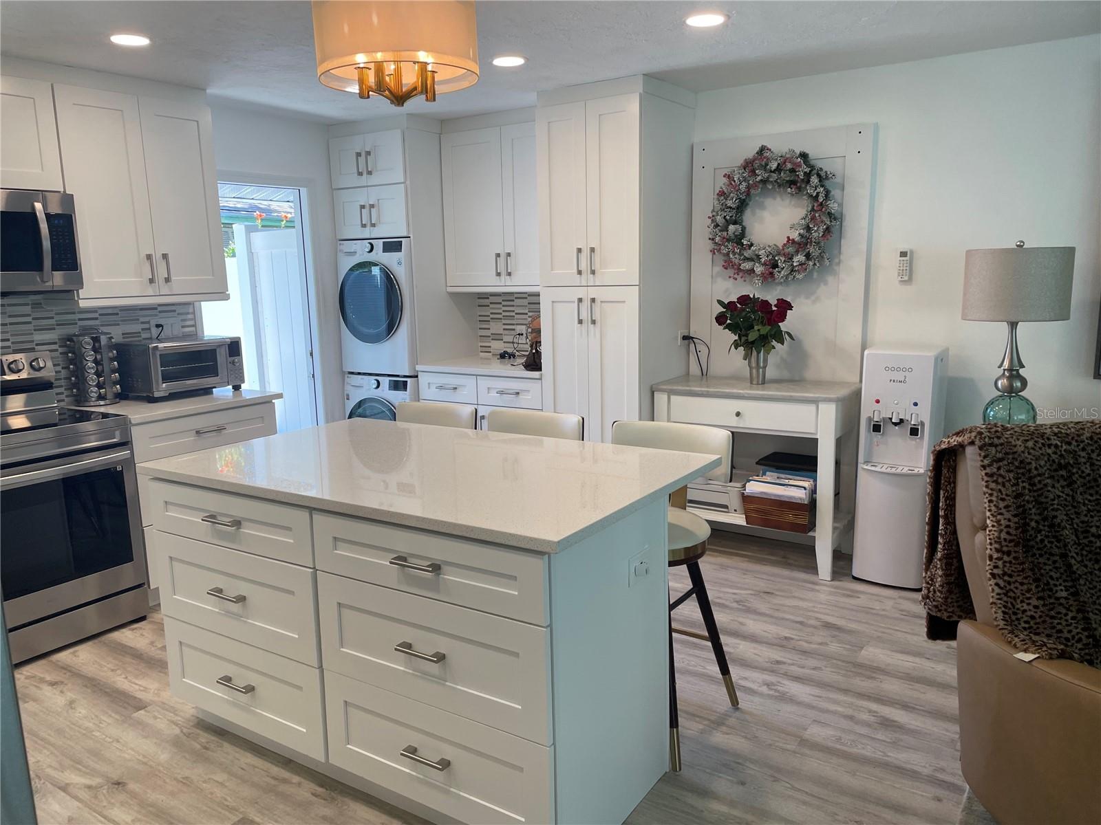 Image 2 of 16 For 515 1st Avenue E