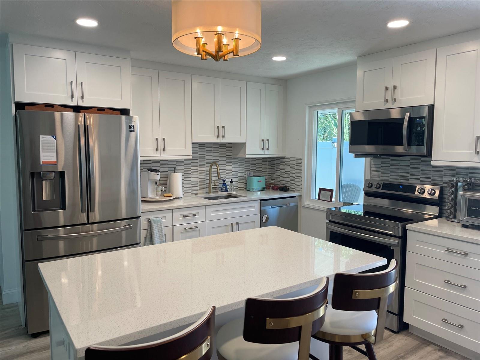 Image 3 of 16 For 515 1st Avenue E