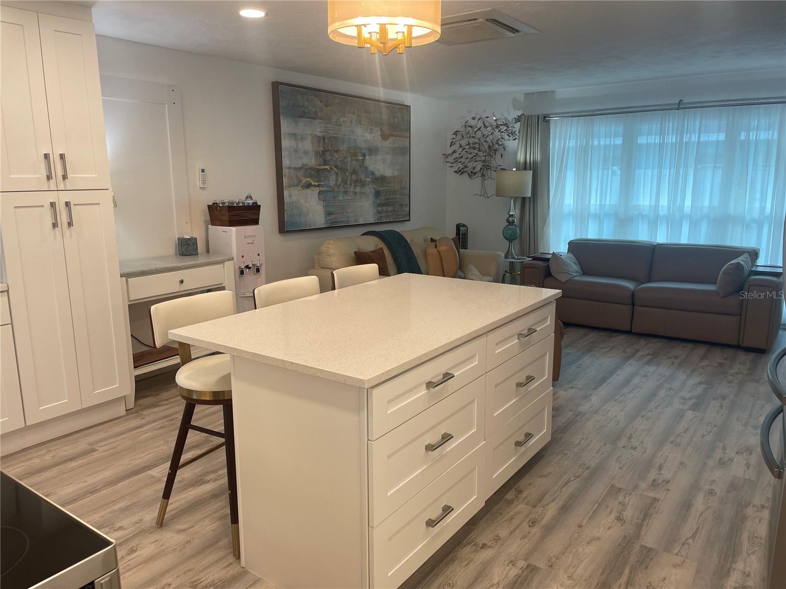 Image 4 of 16 For 515 1st Avenue E