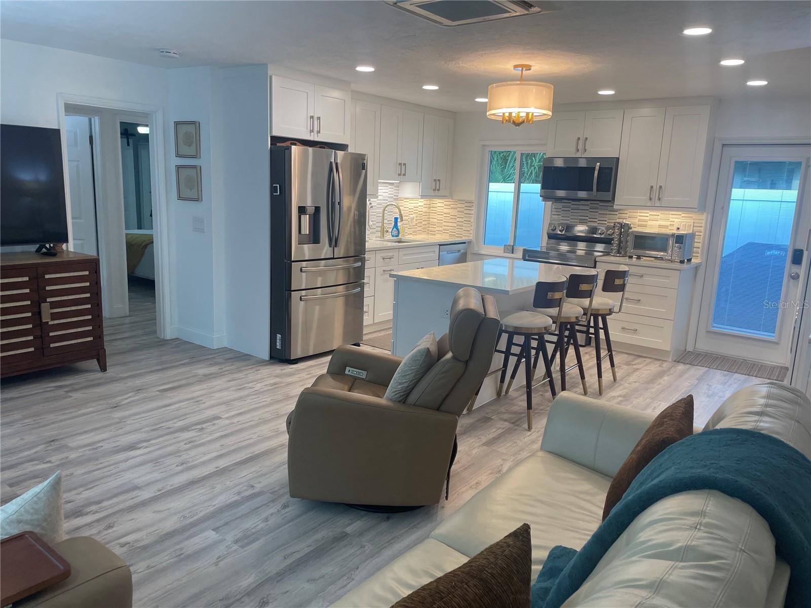 Image 6 of 16 For 515 1st Avenue E