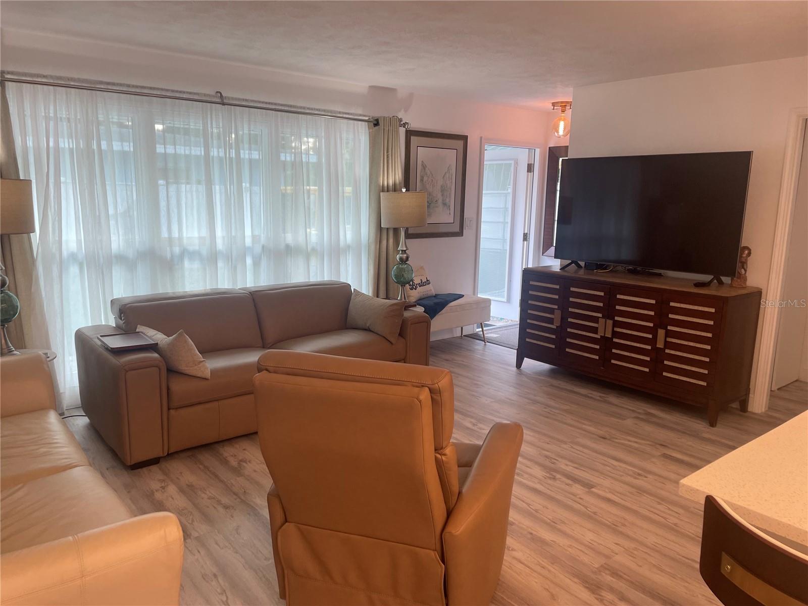 Image 7 of 16 For 515 1st Avenue E