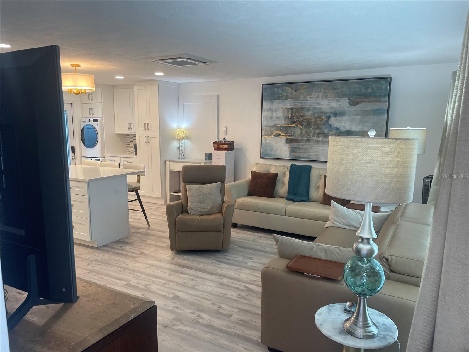 Image 8 of 16 For 515 1st Avenue E