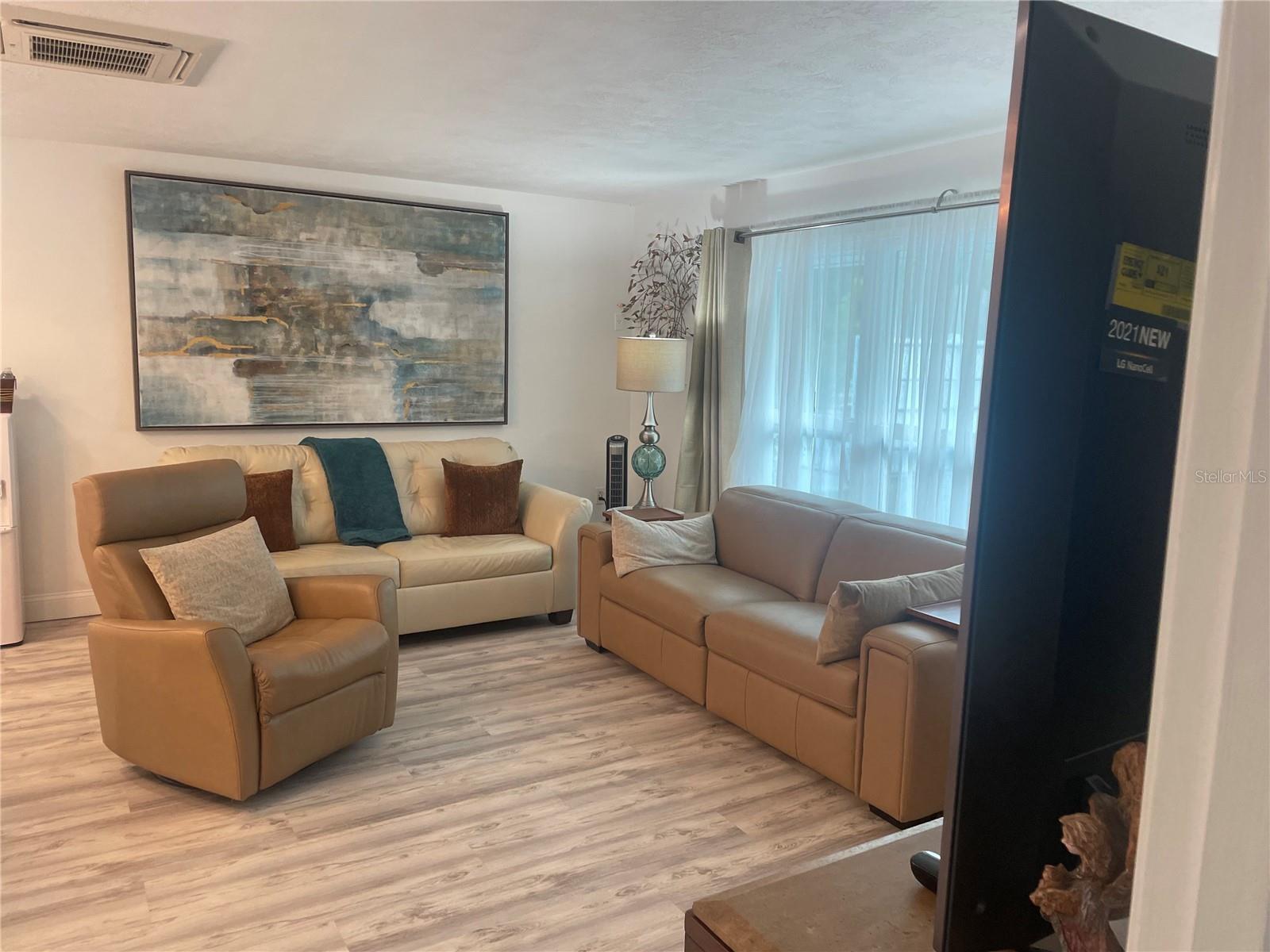 Image 9 of 16 For 515 1st Avenue E