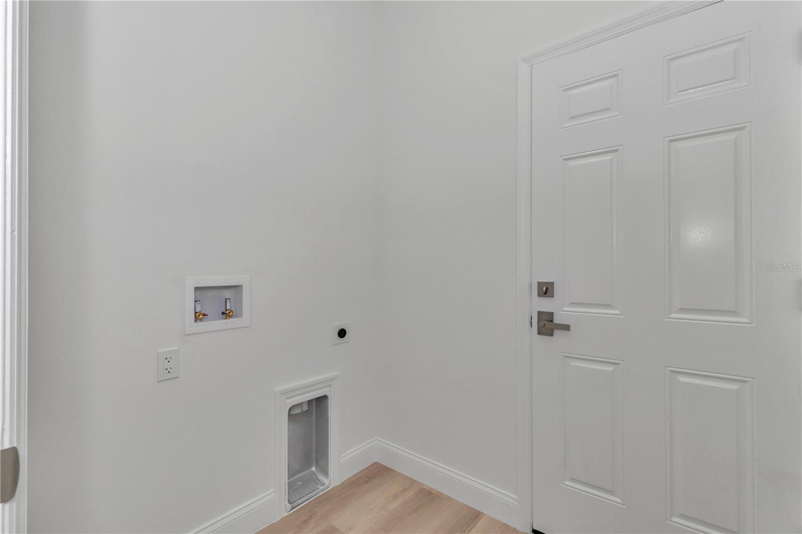 Image 36 of 43 For 3381 Usher Drive