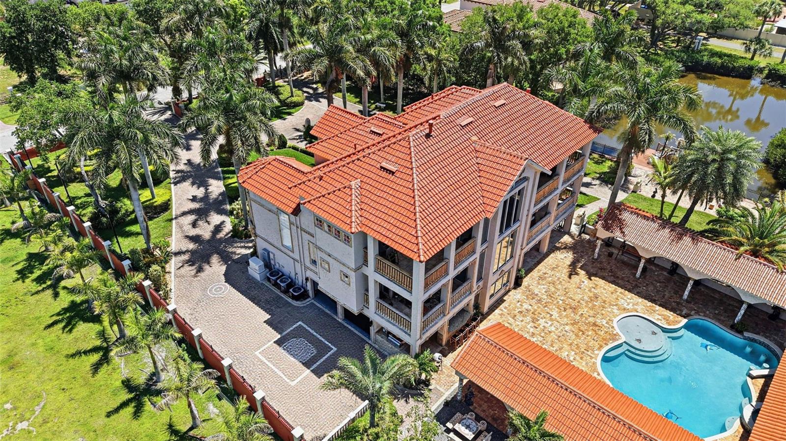 Listing photo id 9 for 4908 Troydale Road