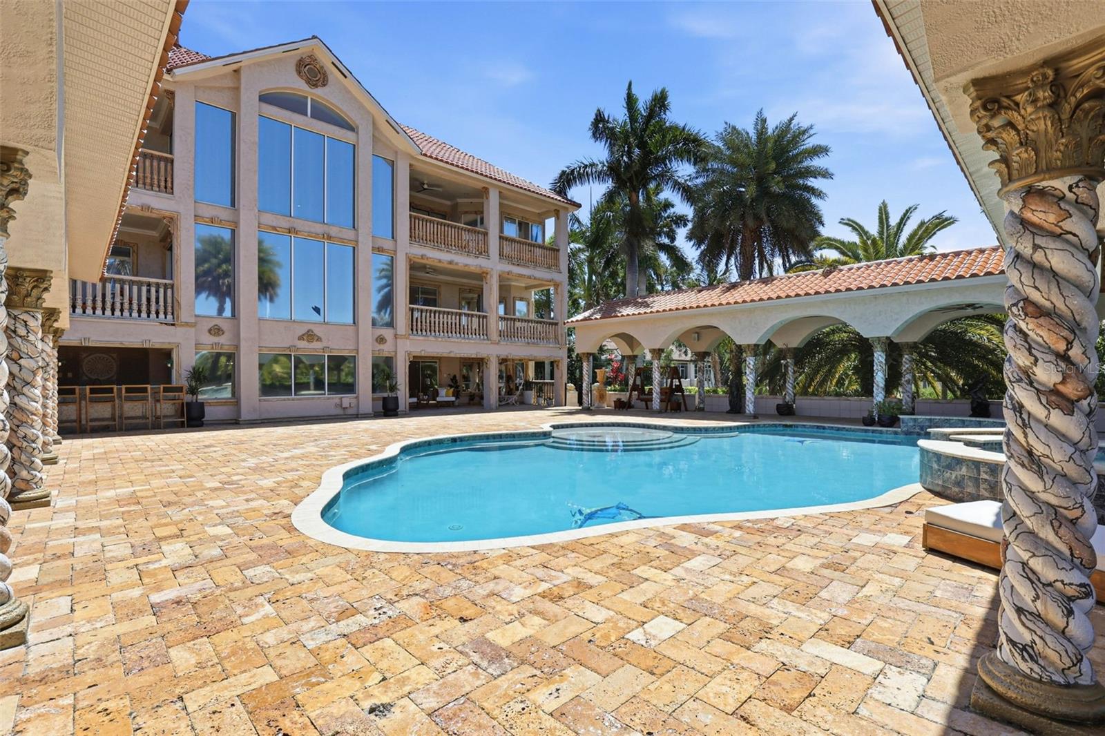 Listing photo id 12 for 4908 Troydale Road