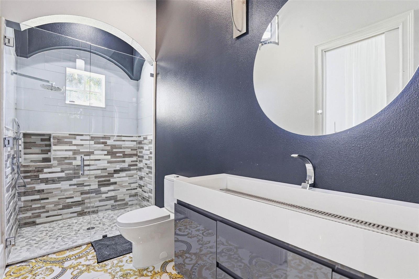 Listing photo id 72 for 4908 Troydale Road