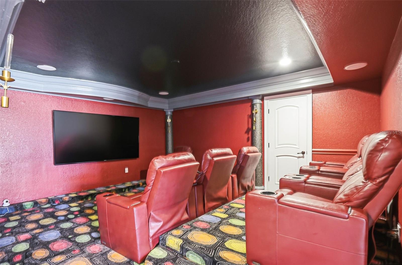 Listing photo id 82 for 4908 Troydale Road