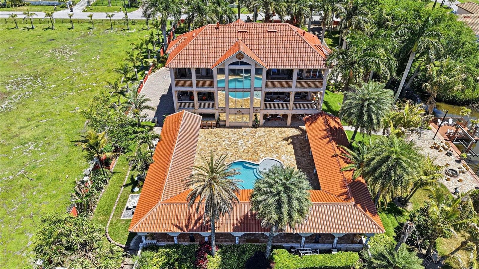 Listing photo id 7 for 4908 Troydale Road