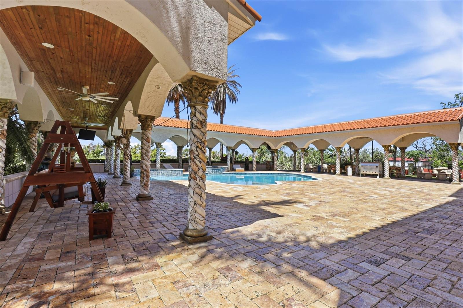 Listing photo id 97 for 4908 Troydale Road